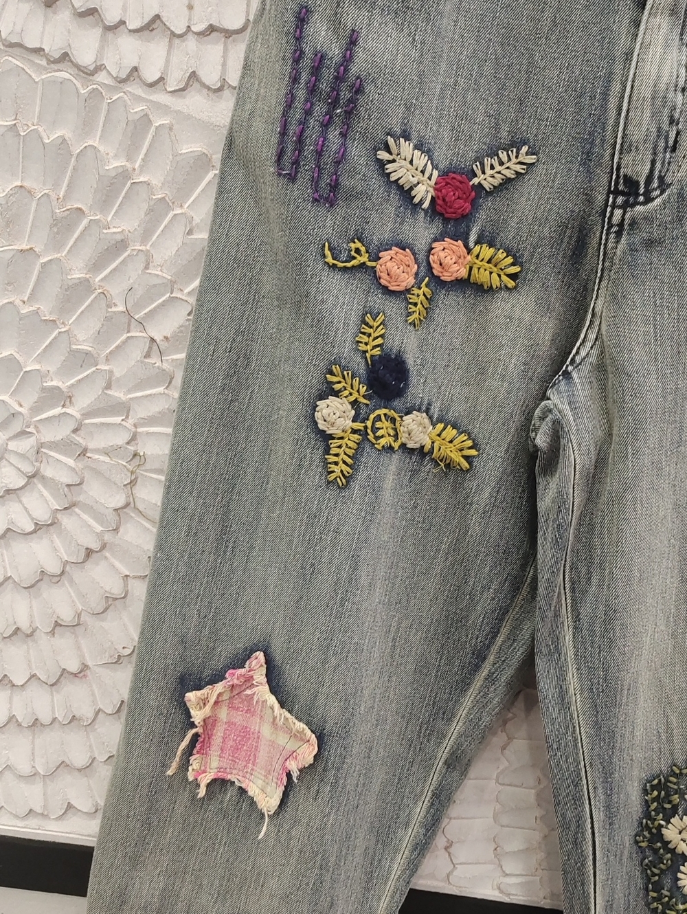 Embroidered Patchwork Vintage Wash Women’s Jeans - Blue - Picture 4 of 8